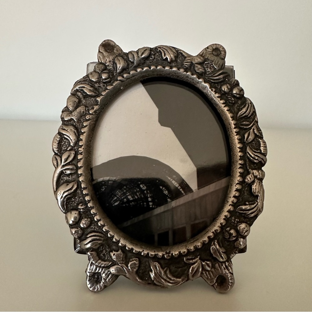 Vintage Anthropologie Pewter Cast Metal Baroque Style Oval Tabletop Frame 3.5"h - Picture 5 of 6